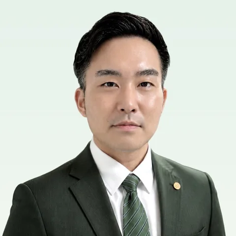 代表 行政書士 武田 蓮